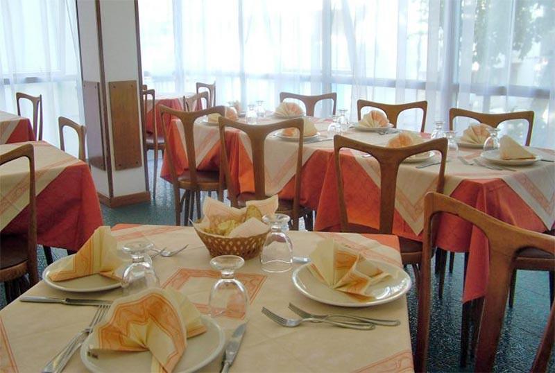 Hotel Bacco Rimini Esterno foto